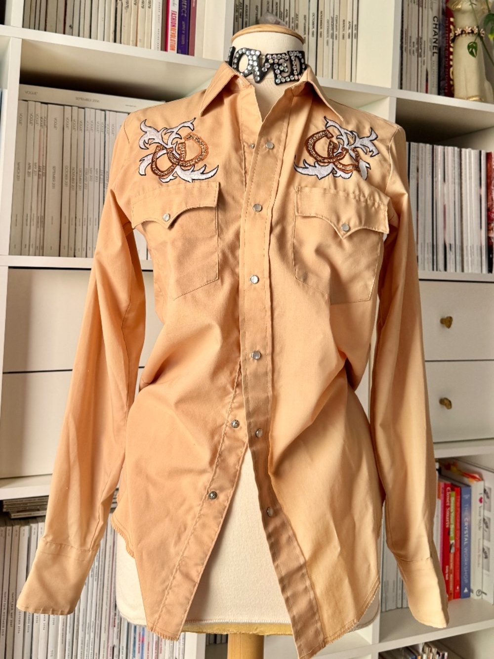 Vintage 70s Western rancher cowboy button down shirt pearl snaps horseshoes tan